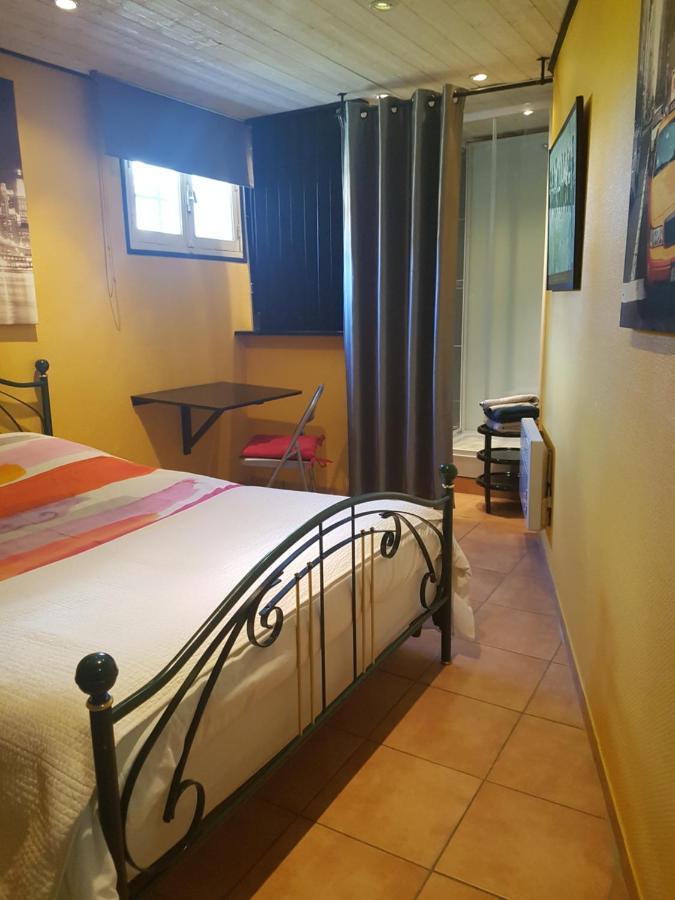 Chambre D'Hotes Le Cypres Bleu Roussillon  Exterior foto