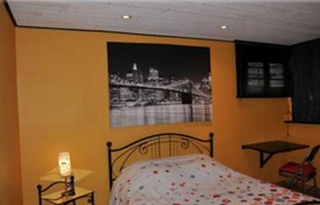 Chambre D'Hotes Le Cypres Bleu Roussillon  Zimmer foto